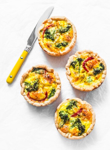 ASSORTED MINI QUICHE 98 X PER CASE